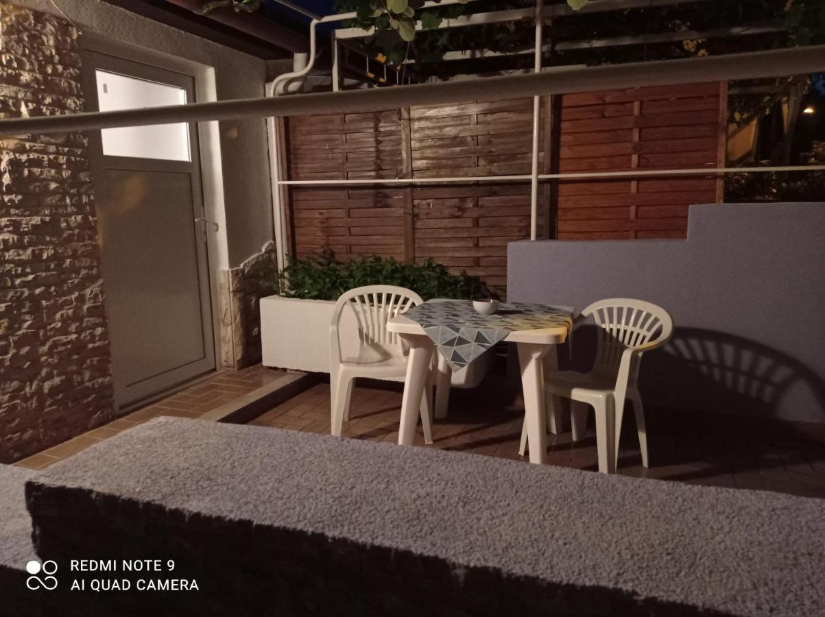 Studio apartman Premantura Esterno foto